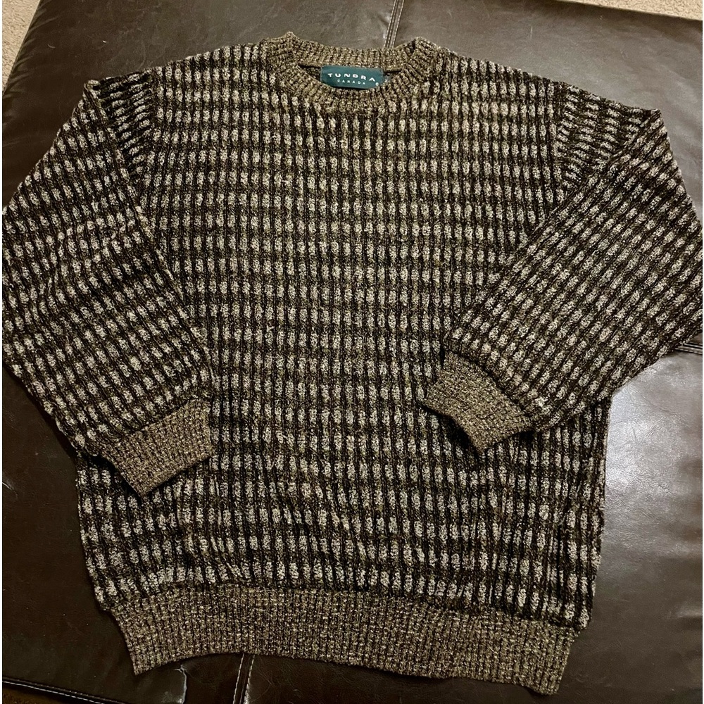 Vintage mens sweater.   Tundra Canada EUC
Soft and warm earth tones